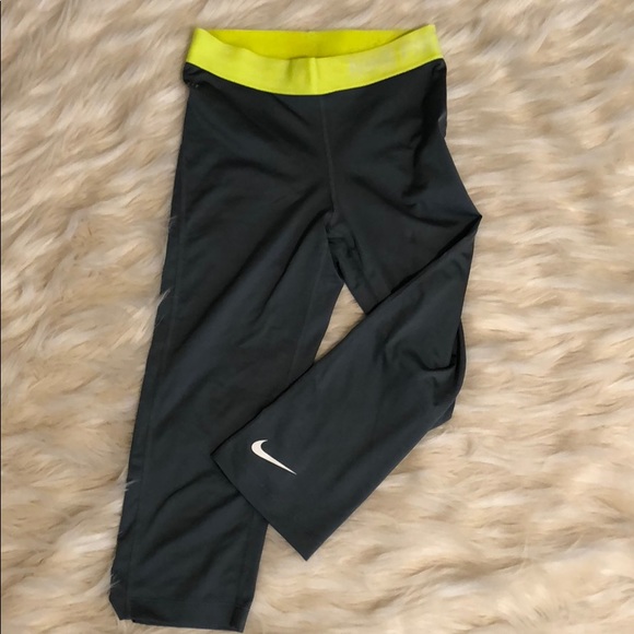 Nike Pants - Nike pro Capri leggings
